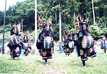 Gyozan-ryu Spring Deer Dance (city-designated intangible folk cultural property)