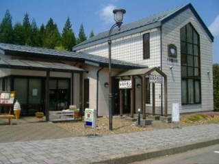 สถานีผ่าน สถานีชิวะ ฟุรุซาโตะเซ็นเตอร์ ร้านอาหารต้นองุ่น