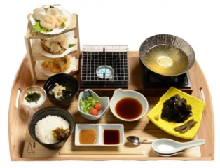 Rikuzentakata หอยเชลล์และสาหร่ายย่างชาบูชาบู gozen (hotawaka gozen)