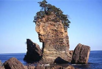 三澳岩（县指定的天然纪念物）