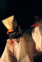 奈良和平安时代，艺妓和舞妓在四月于京都祗园地区举行的舞蹈表演